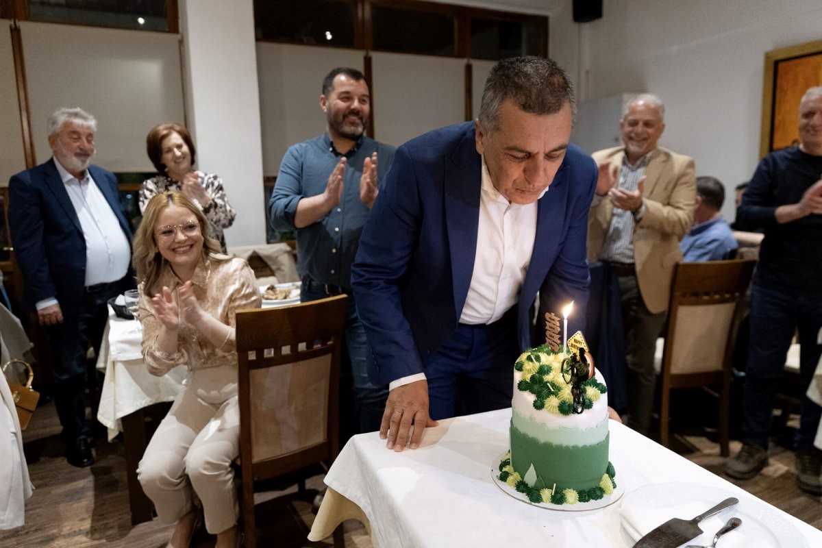 Σε εγκάρδιο κλίμα τα γενέθλια του Δημήτρη Κουρέτα